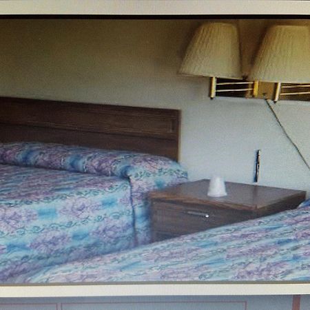 Relax Inn Montour Falls Экстерьер фото